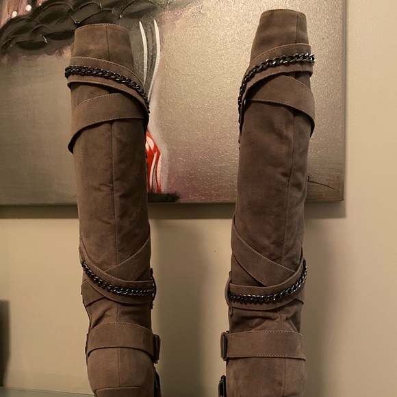 Belted & Chain Stiletto Suede Boot 👢 - Picture 13 of 16